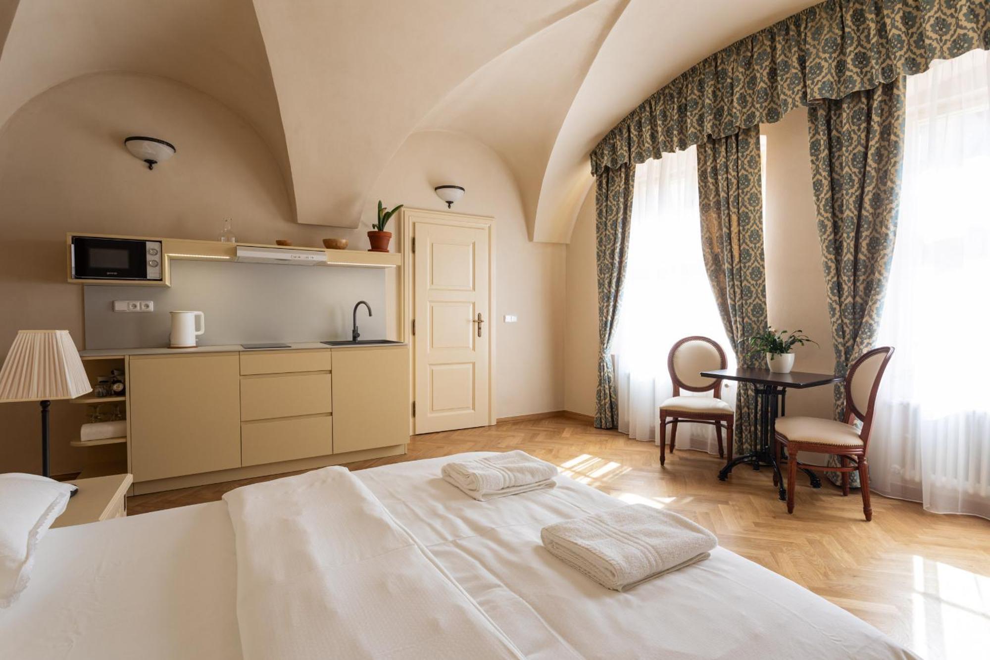 Residence Thunovska Apartment Prague