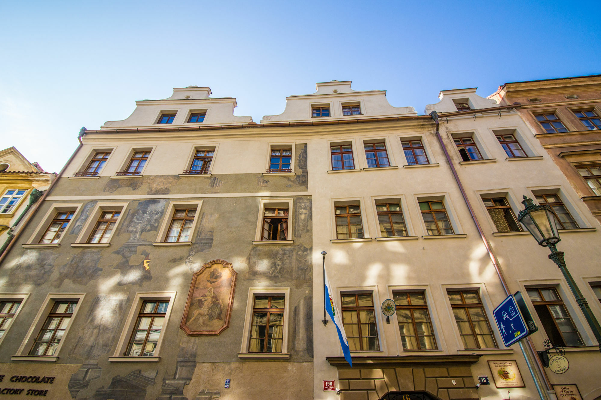 Apartment Residence Thunovska